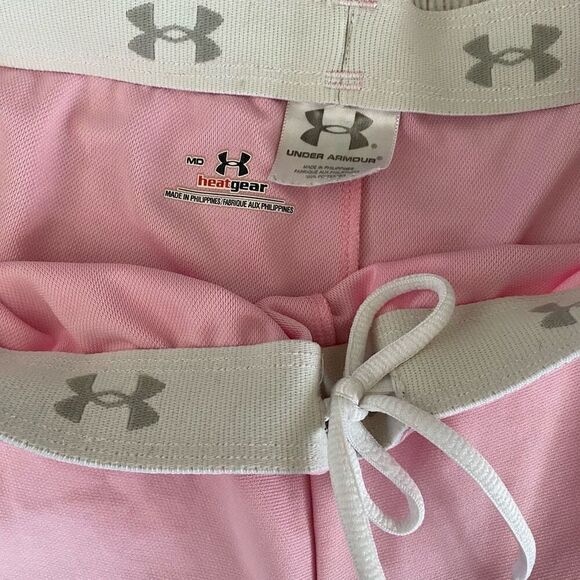 Under Armour women M heatgear pull on shorts pink & white - Picture 4 of 8